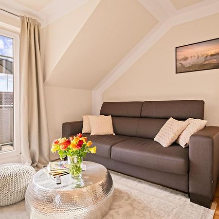 Wohlfuehl-Apartment Irisbluete Mit Privatstrand Friedrichshafen Exterior photo